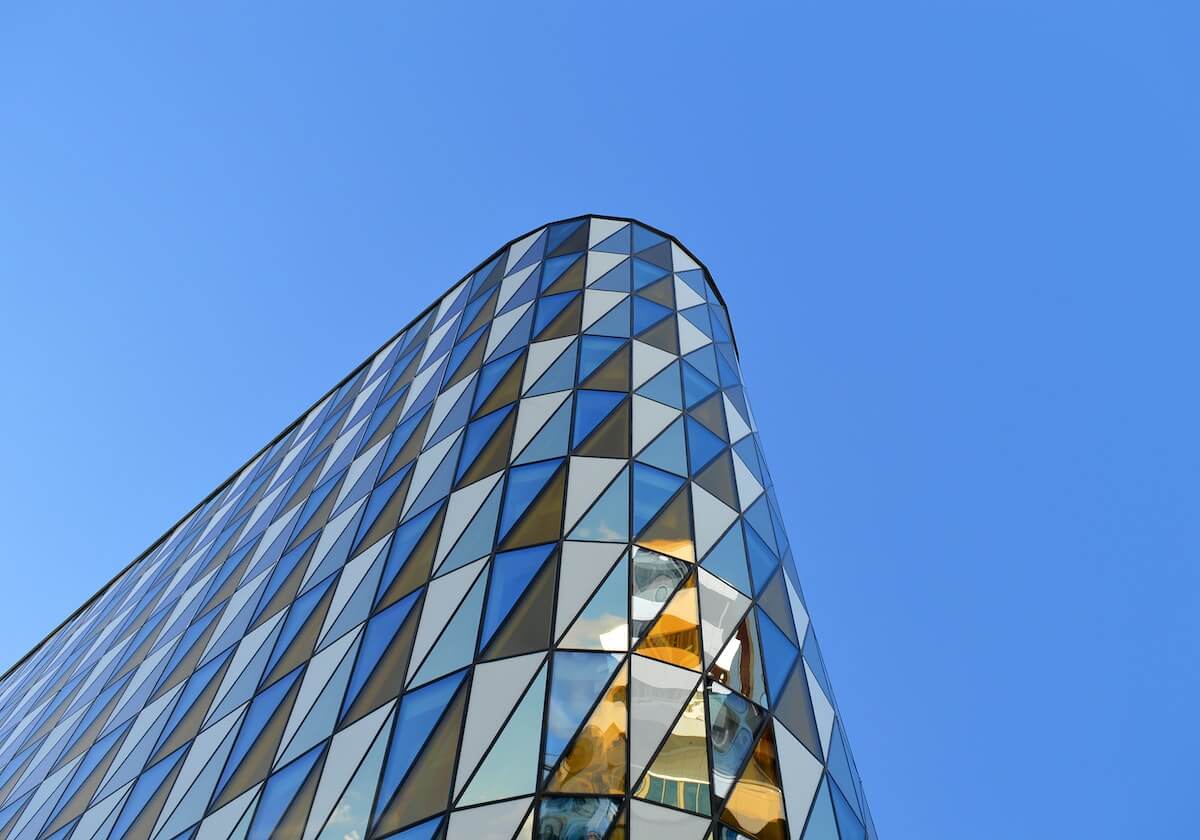 记者：德容和孔德今日被队友夹道欢迎，莱万将随队出战莱万特