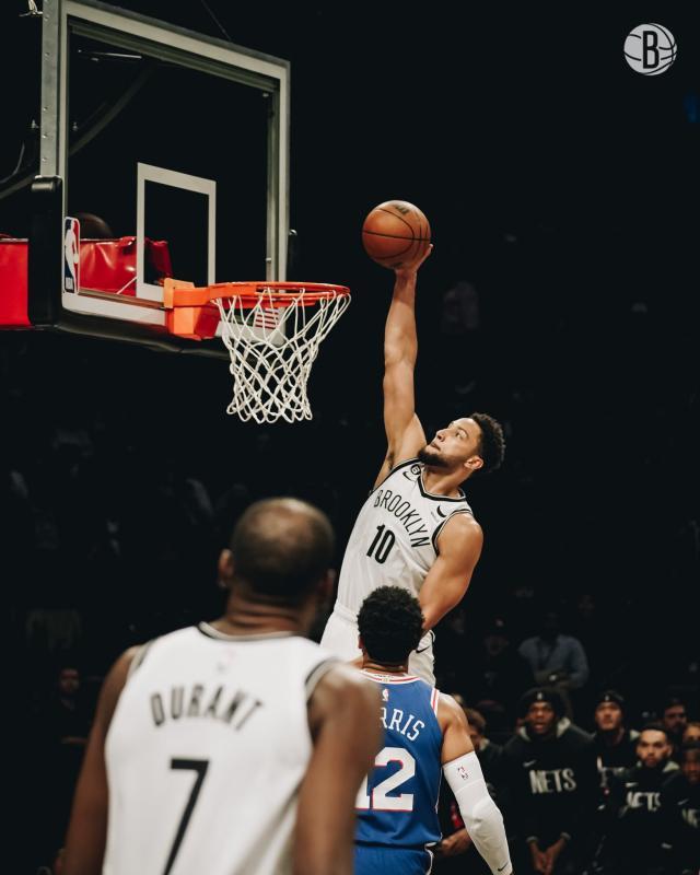 球天下-有妙传也有尴尬出手 西蒙斯复出不紧张、很兴奋！